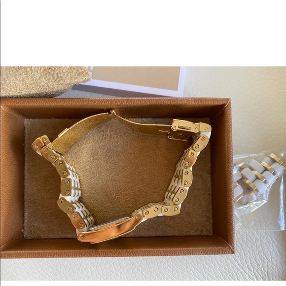 Michael Kors Watch Square Dial White and Gold - Picture 5 of 12